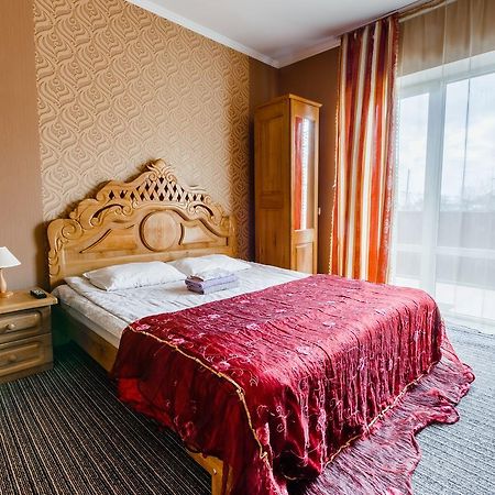 Everest Ivano Frankivsk Bagian luar foto