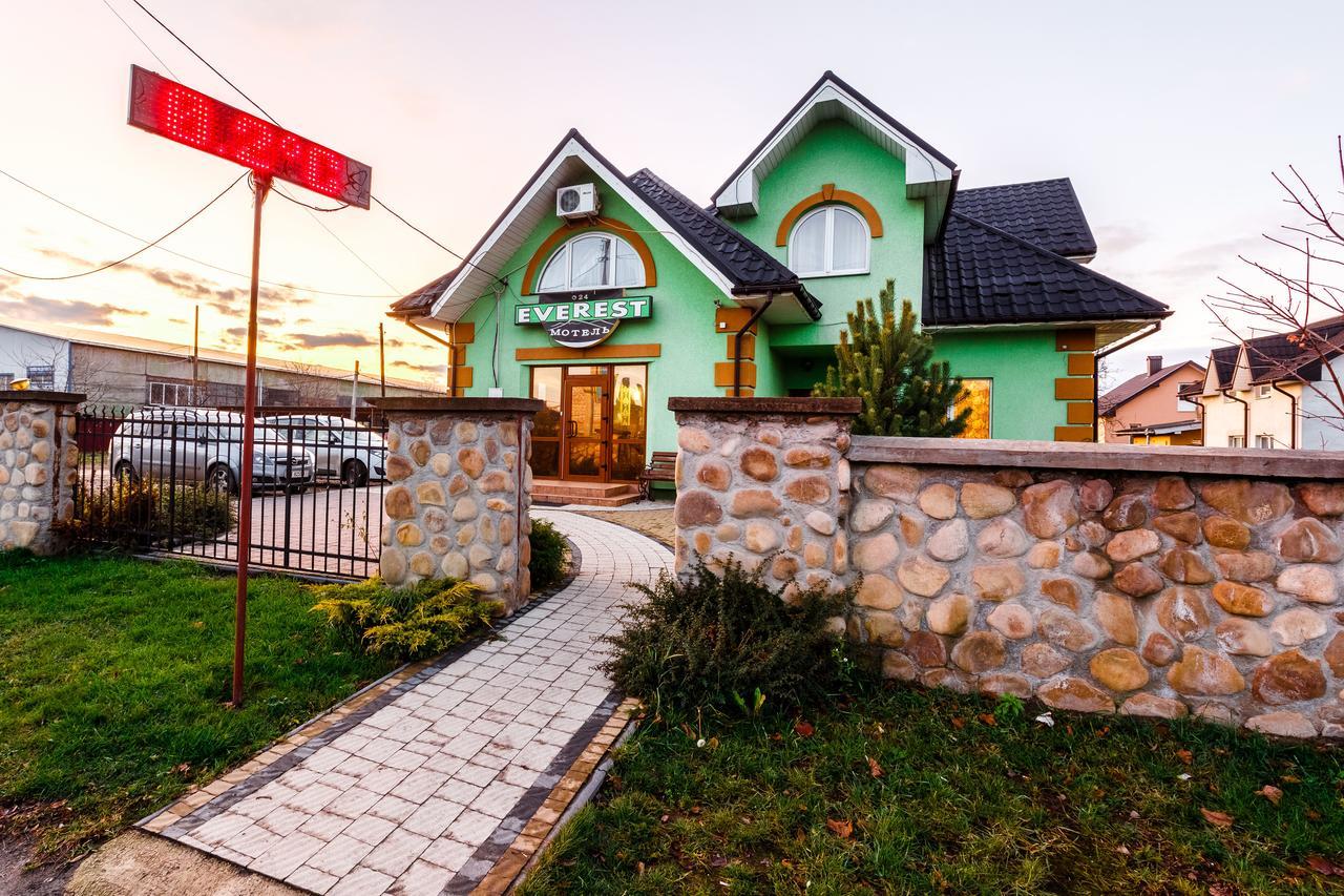 Everest Ivano Frankivsk Bagian luar foto