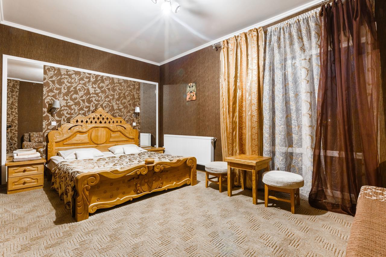 Everest Ivano Frankivsk Bagian luar foto