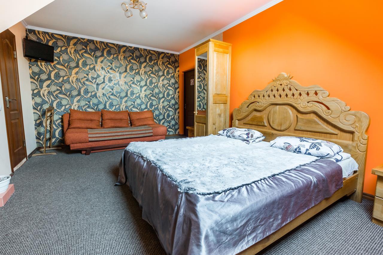 Everest Ivano Frankivsk Bagian luar foto