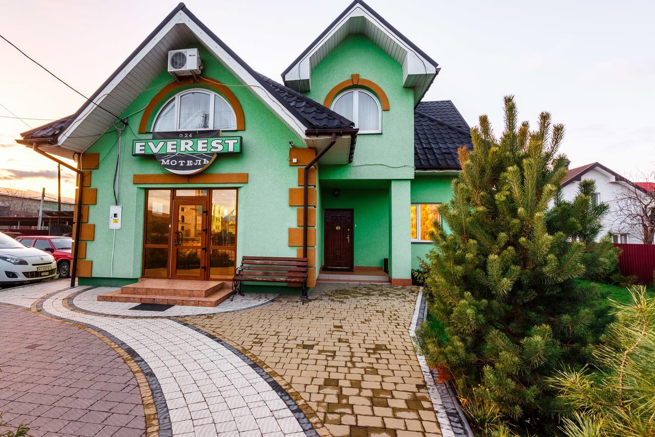 Everest Ivano Frankivsk Bagian luar foto