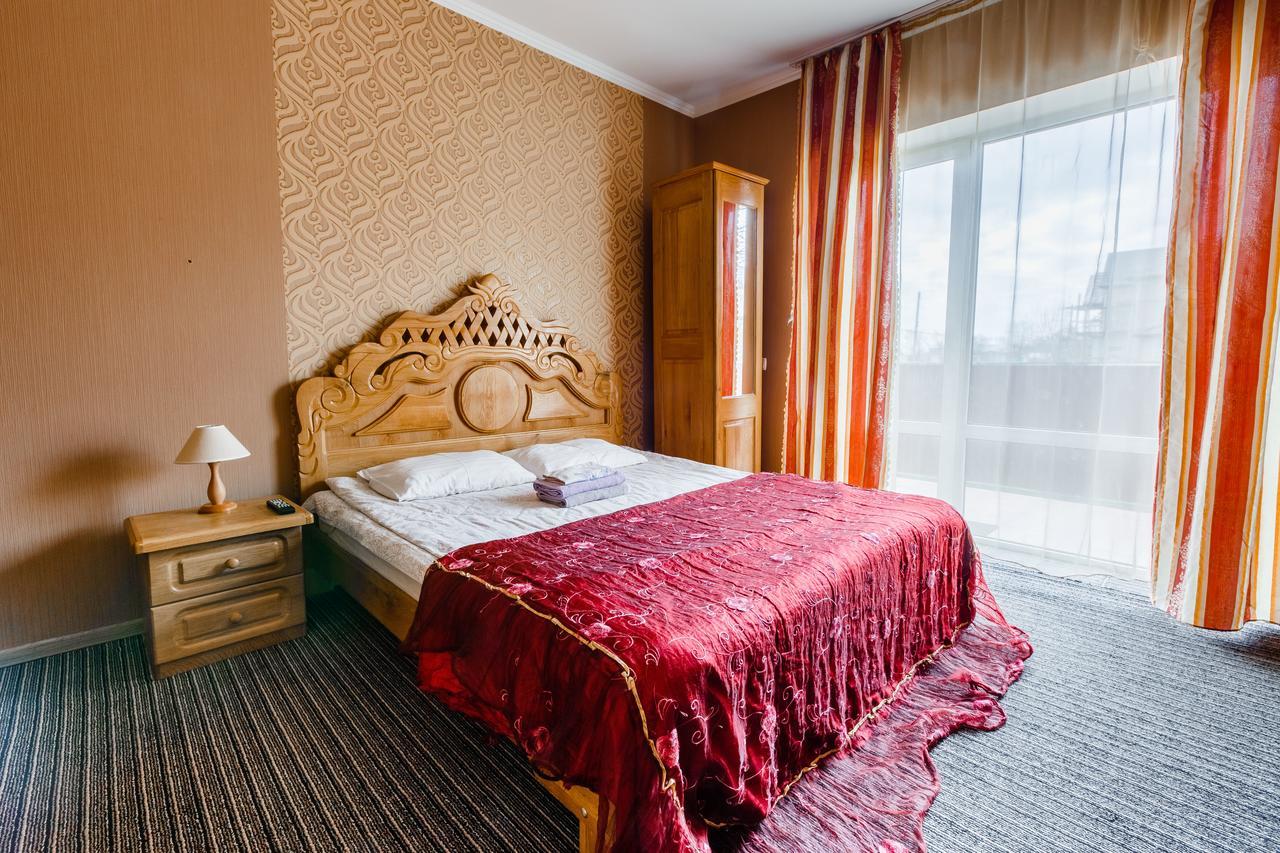 Everest Ivano Frankivsk Bagian luar foto
